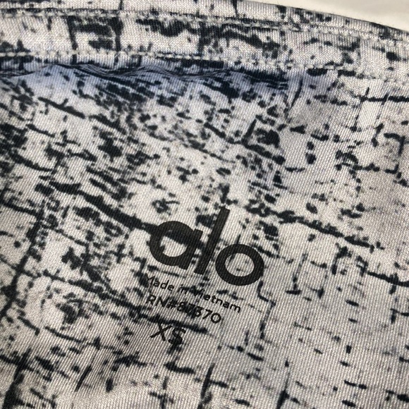 ALO yoga leggings - Picture 2 of 5